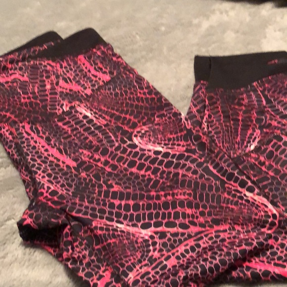 Exercise pants pink and black print, never worn like new - Picture 7 of 7